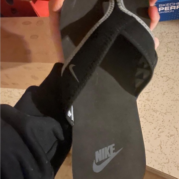 Nike Black and Gray Flip-Flops - Picture 3 of 6
